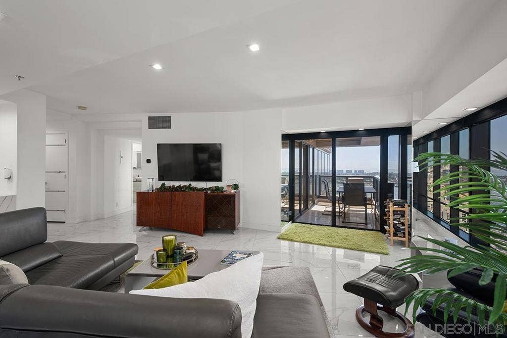 200 Harbor Drive, #3003, San Diego, CA 92101 200 Harbor Drive, #3003, San Diego, CA 92101