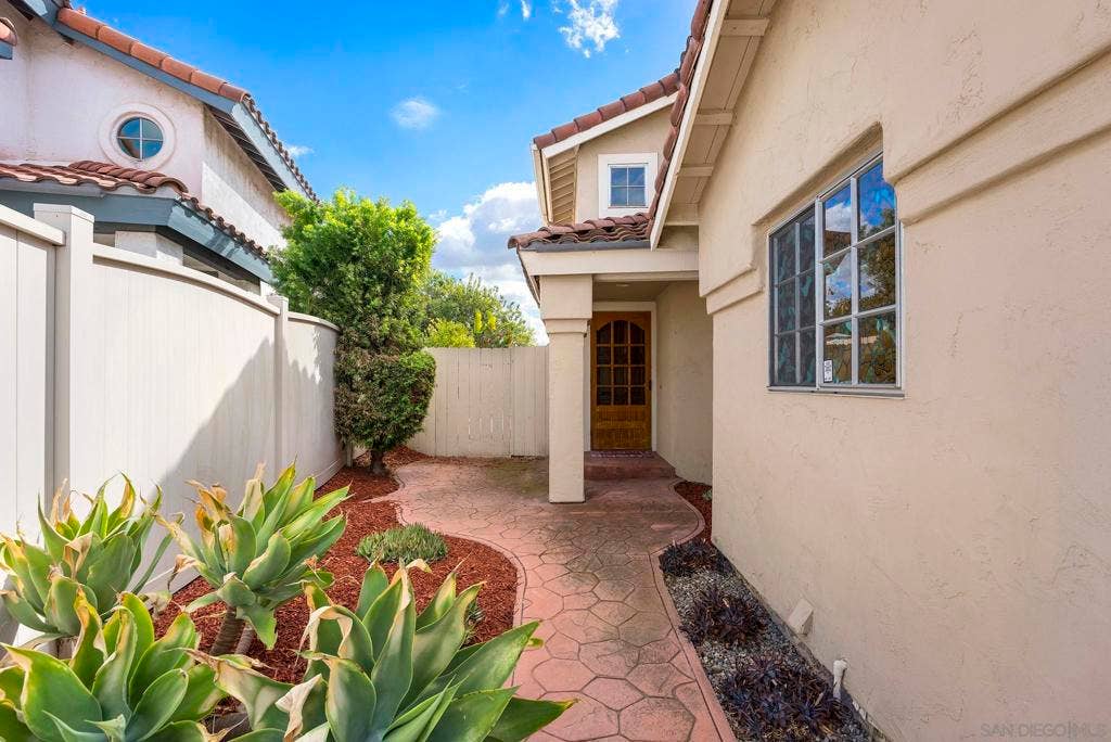11689 Via Nicole, El Cajon, CA 92019