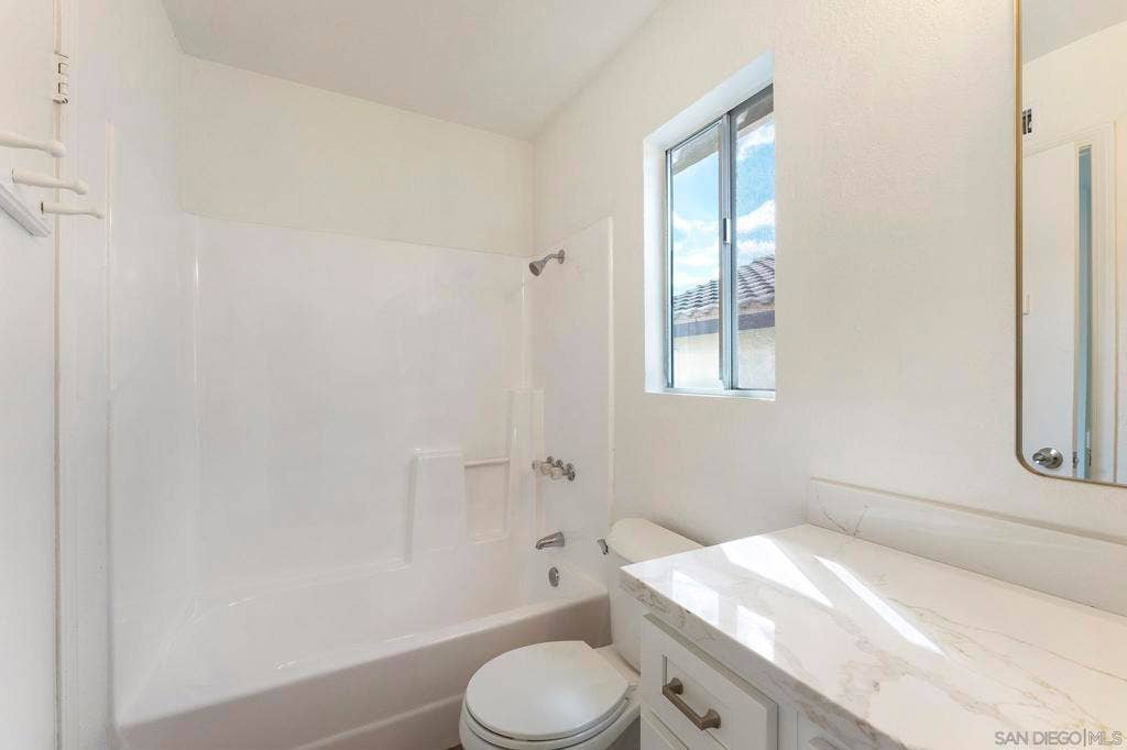 11689 Via Nicole, El Cajon, CA 92019