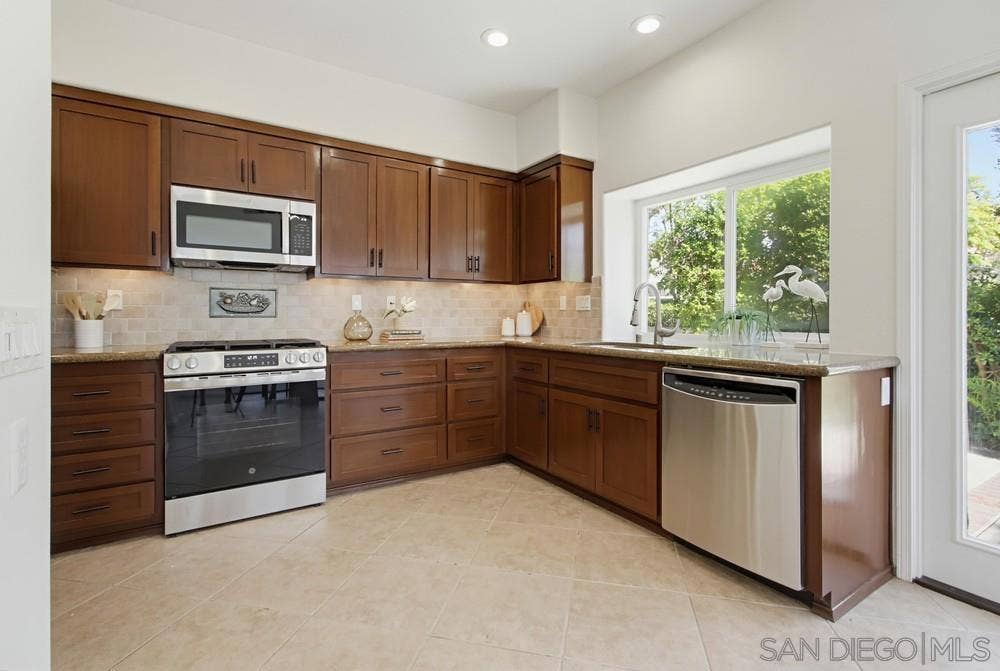4105 Pindar Way, Oceanside, CA 92056 4105 Pindar Way, Oceanside, CA 92056