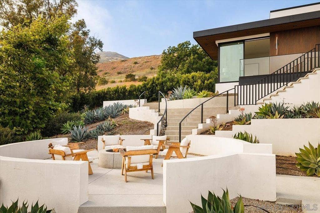 29623 Cuthbert Rd, Malibu, CA 90265 29623 Cuthbert Rd, Malibu, CA 90265