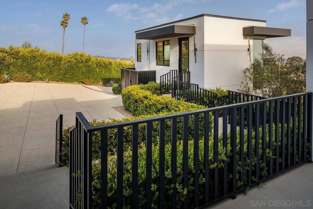 29623 Cuthbert Rd, Malibu, CA 90265 29623 Cuthbert Rd, Malibu, CA 90265