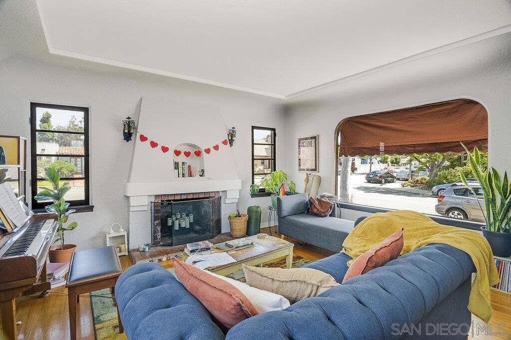 1240 Golden Gate Dr., San Diego, CA 92116 1240 Golden Gate Dr., San Diego, CA 92116