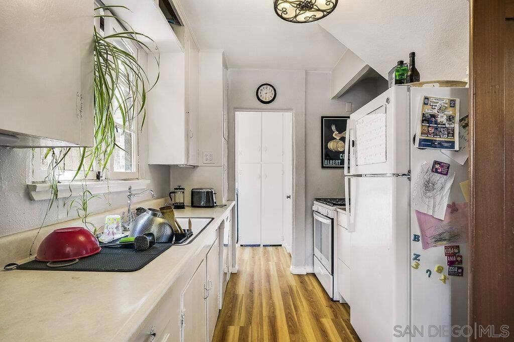 1240 Golden Gate Dr., San Diego, CA 92116 1240 Golden Gate Dr., San Diego, CA 92116