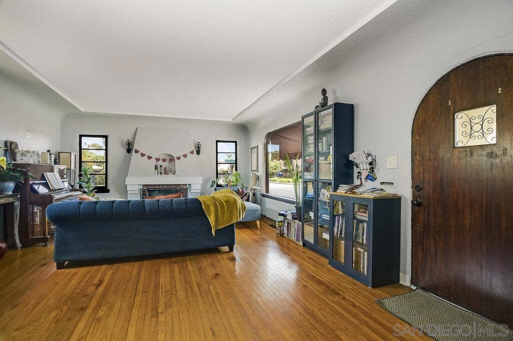 1240 Golden Gate Dr., San Diego, CA 92116 1240 Golden Gate Dr., San Diego, CA 92116