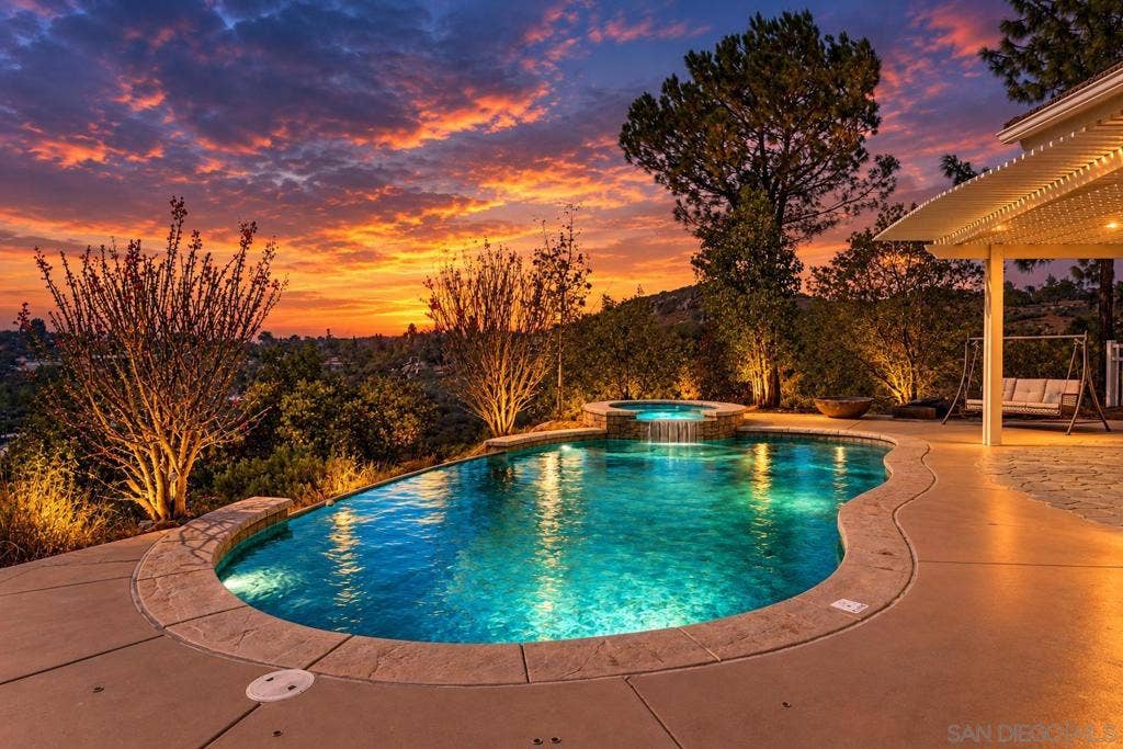 https://zimg.paragon.ice.com/ParagonImages/Property/PA/SDMLS/-538090/24/533/400/923b0cf000b278d3082cdaee804935bd/3/d5999d802777a21279d0816a3102384b/-538090-0af38801-1267-45e7-9e38-0bec1acd34d8.JPG