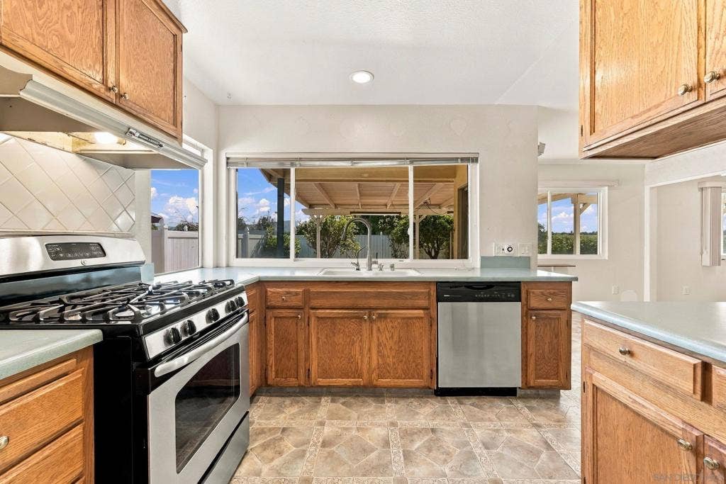 931 Eton Ct, Chula Vista, CA 91913 931 Eton Ct, Chula Vista, CA 91913