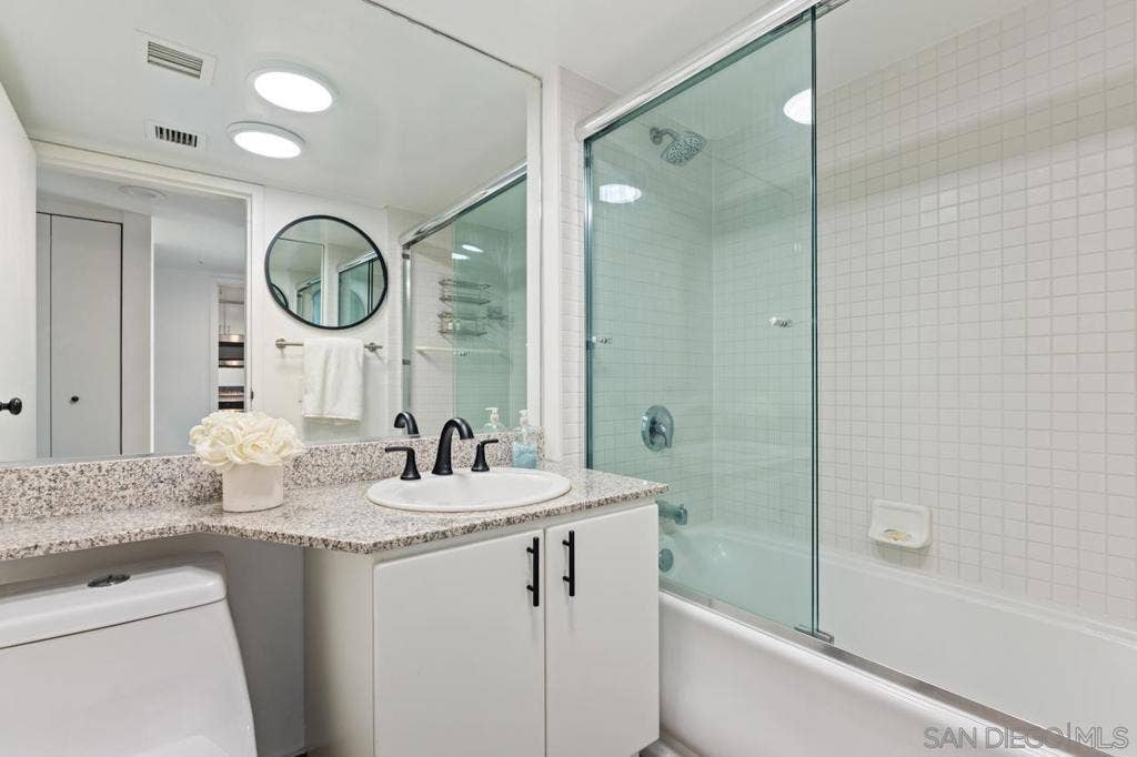 500 W Harbor Dr., #624, San Diego, CA 92101 Bathroom