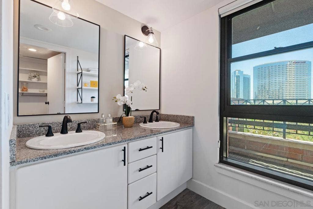 500 W Harbor Dr., #624, San Diego, CA 92101 Primary Bath/Spa