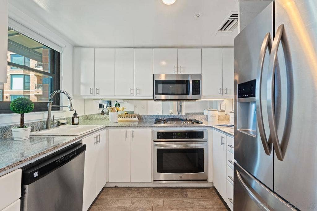 500 W Harbor Dr., #624, San Diego, CA 92101 500 W Harbor Dr., #624, San Diego, CA 92101