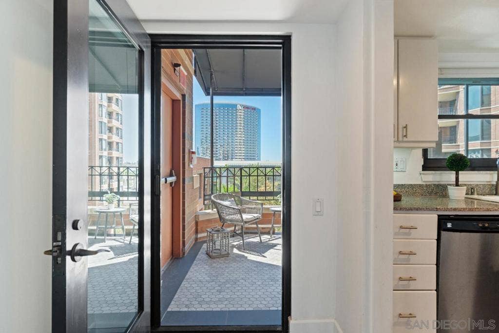 500 W Harbor Dr., #624, San Diego, CA 92101 Entry