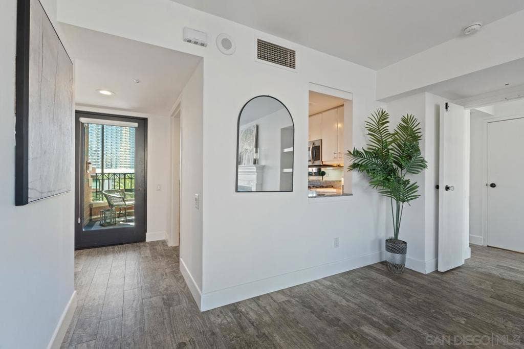 500 W Harbor Dr., #624, San Diego, CA 92101 Entry