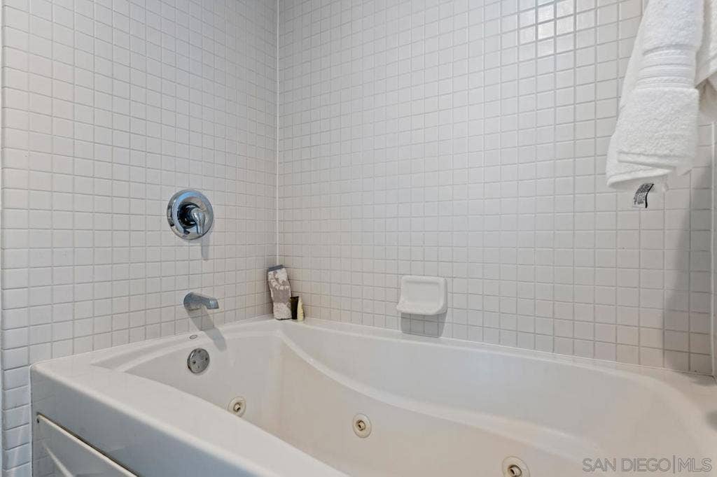 500 W Harbor Dr., #624, San Diego, CA 92101 Primary Bath/Spa