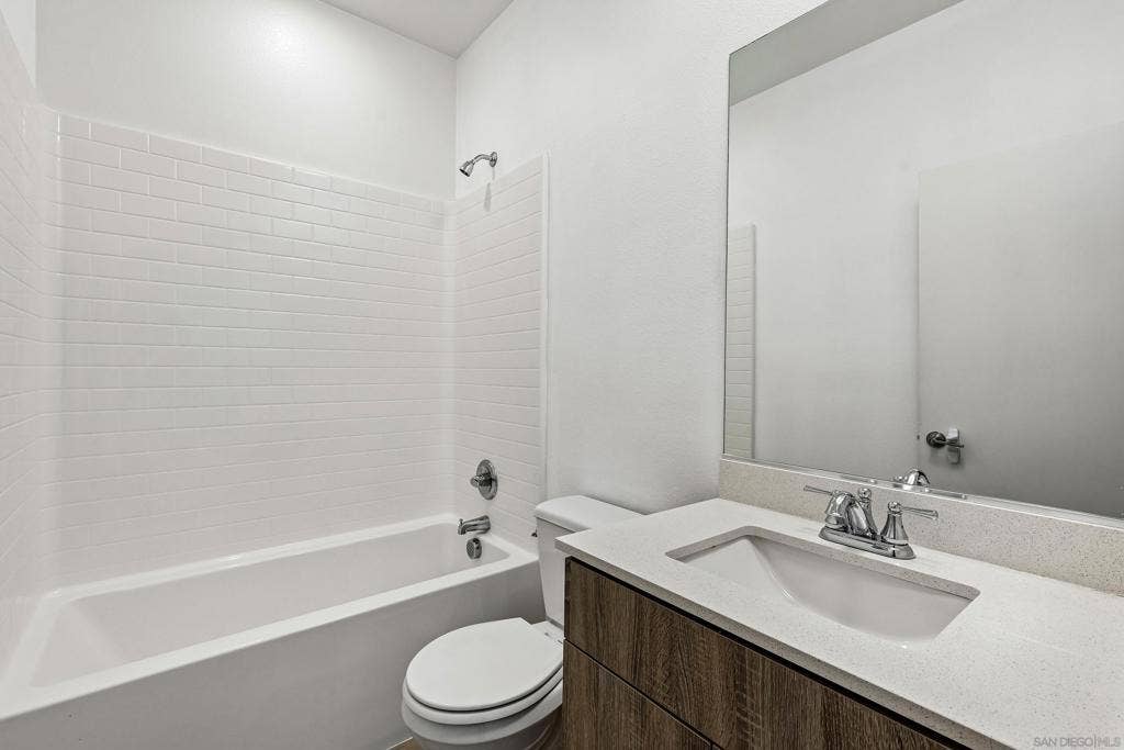 5227 Surfwalk, #106, San Diego, CA 92154