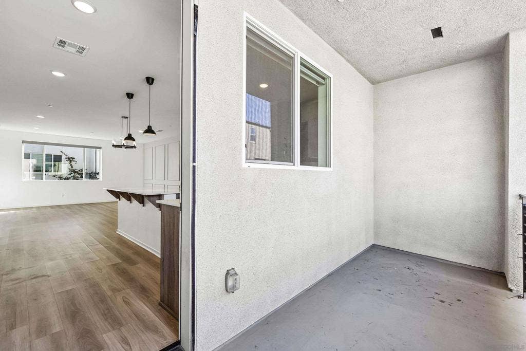 5227 Surfwalk, #106, San Diego, CA 92154
