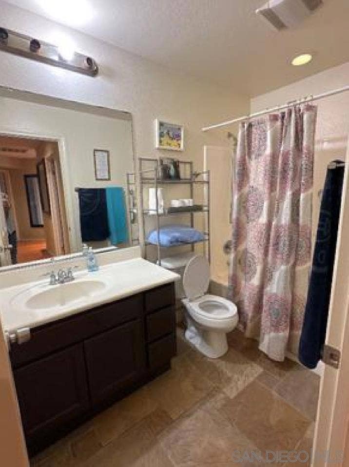 2013 Caminito De La Cruz, Chula Vista, CA 91913 Bathroom