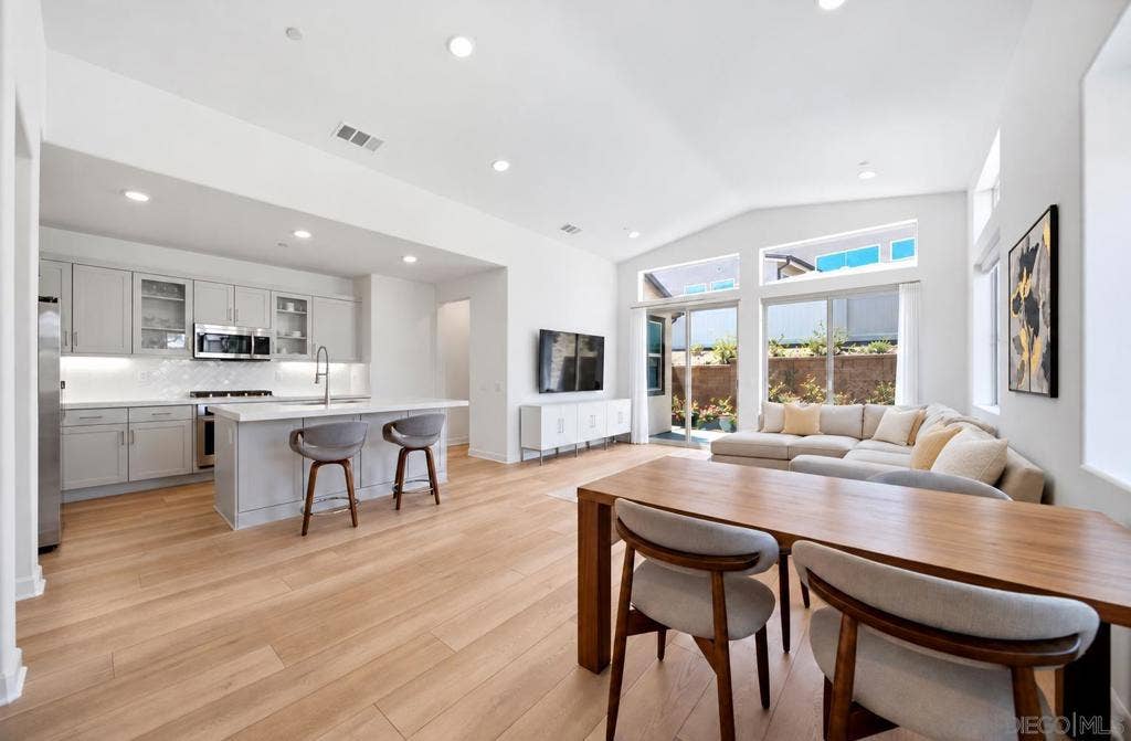 15159 Leia Way, San Diego, CA 92129 15159 Leia Way, San Diego, CA 92129