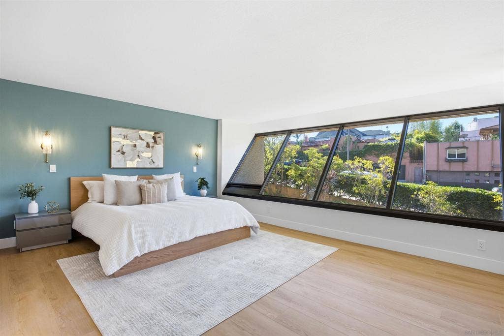 230 W Laurel, #204, San Diego, CA 92101 230 W Laurel, #204, San Diego, CA 92101
