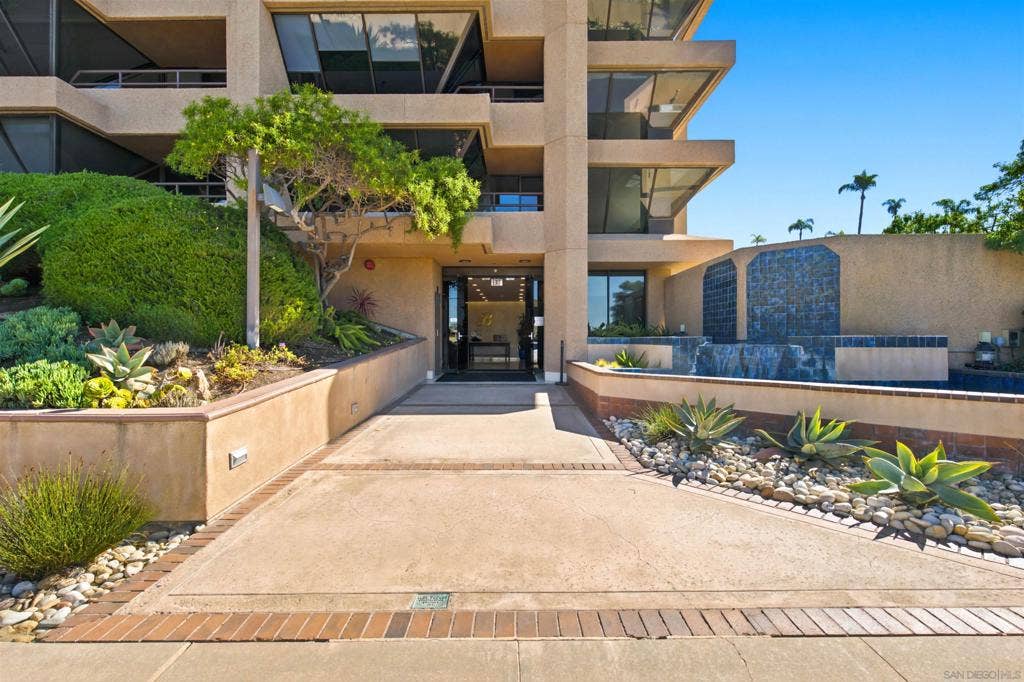 230 W Laurel, #204, San Diego, CA 92101 230 W Laurel, #204, San Diego, CA 92101