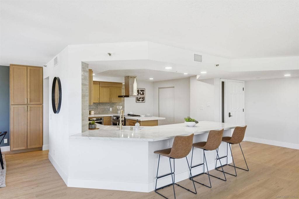 230 W Laurel, #204, San Diego, CA 92101 230 W Laurel, #204, San Diego, CA 92101