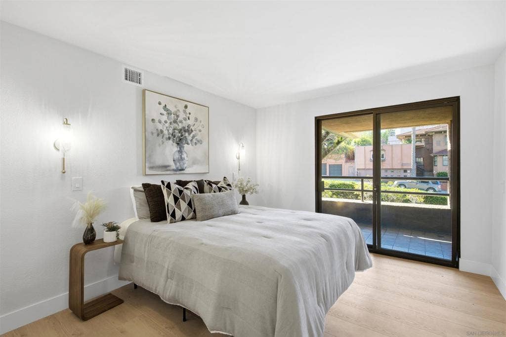 230 W Laurel, #204, San Diego, CA 92101 230 W Laurel, #204, San Diego, CA 92101