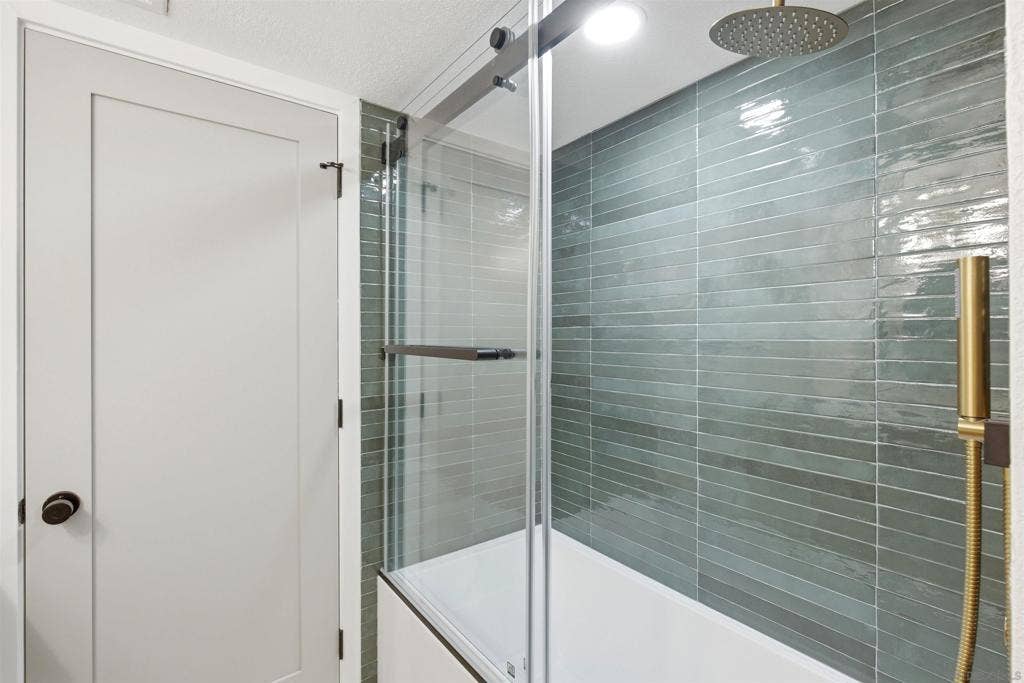 230 W Laurel, #204, San Diego, CA 92101 230 W Laurel, #204, San Diego, CA 92101