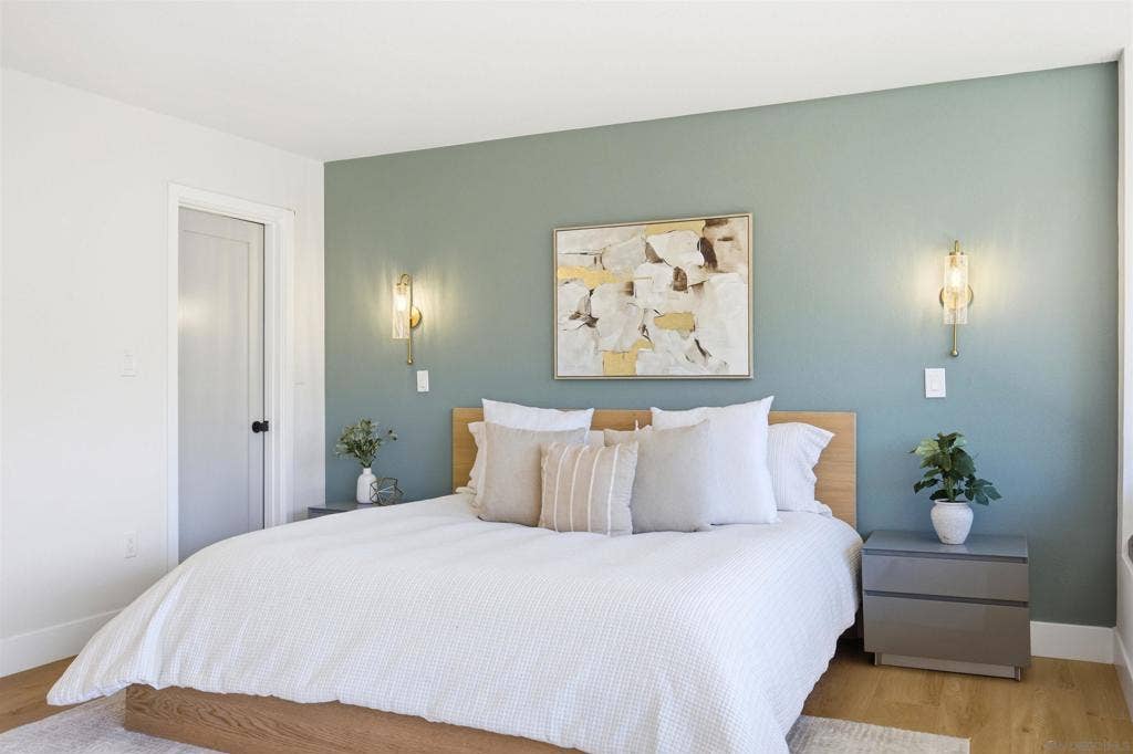 230 W Laurel, #204, San Diego, CA 92101 230 W Laurel, #204, San Diego, CA 92101