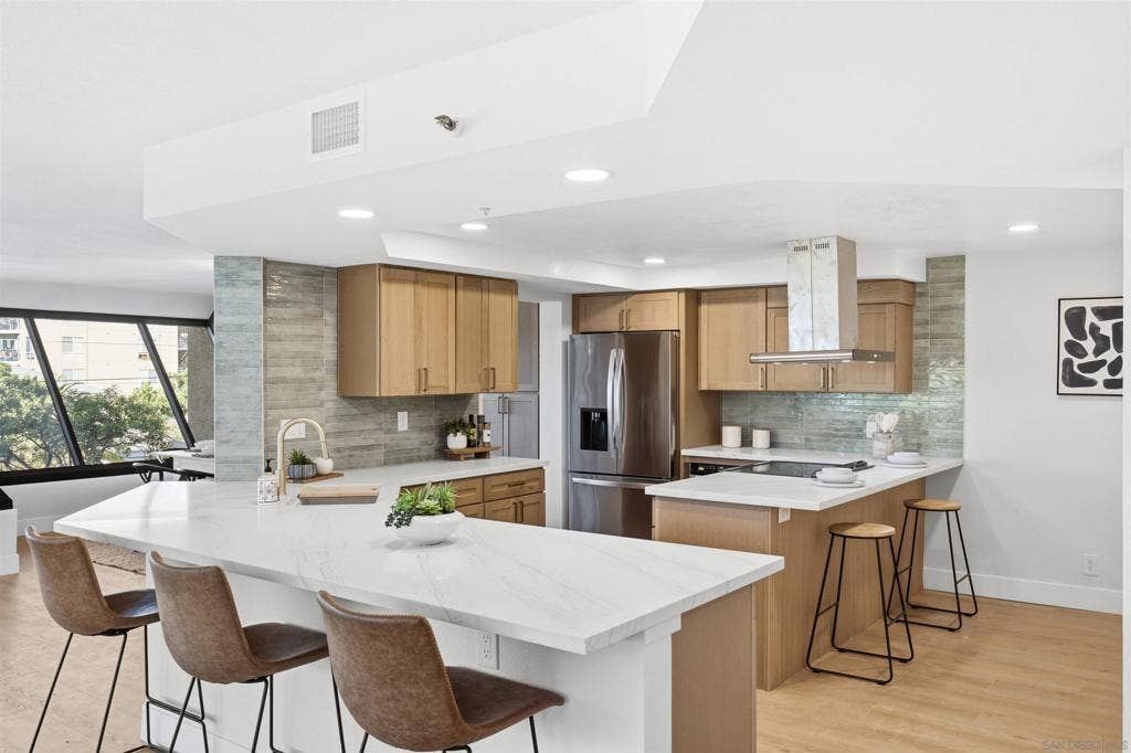 230 W Laurel, #204, San Diego, CA 92101 230 W Laurel, #204, San Diego, CA 92101