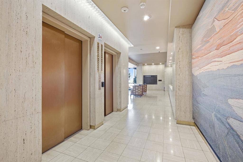 230 W Laurel, #204, San Diego, CA 92101 230 W Laurel, #204, San Diego, CA 92101
