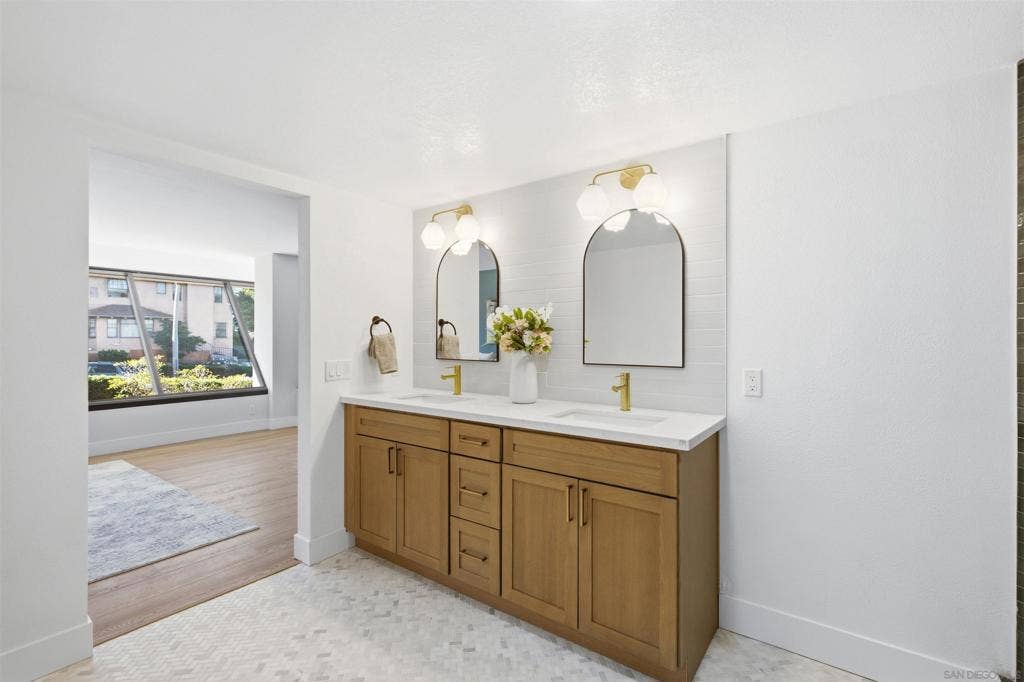 230 W Laurel, #204, San Diego, CA 92101 230 W Laurel, #204, San Diego, CA 92101