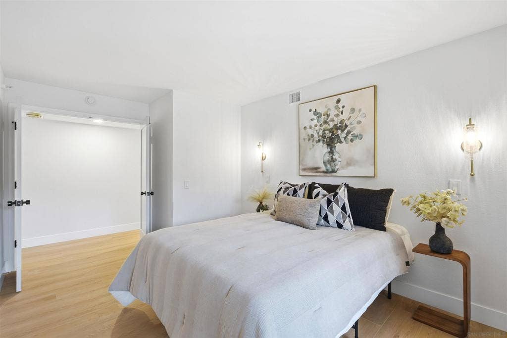 230 W Laurel, #204, San Diego, CA 92101 230 W Laurel, #204, San Diego, CA 92101