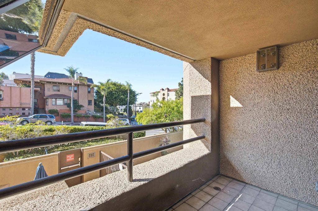 230 W Laurel, #204, San Diego, CA 92101 230 W Laurel, #204, San Diego, CA 92101