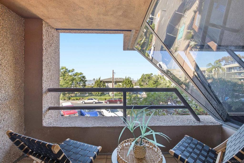 230 W Laurel, #204, San Diego, CA 92101 230 W Laurel, #204, San Diego, CA 92101