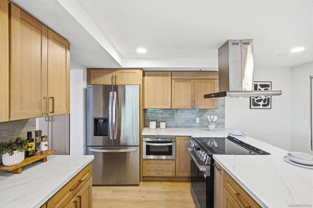 230 W Laurel, #204, San Diego, CA 92101 230 W Laurel, #204, San Diego, CA 92101