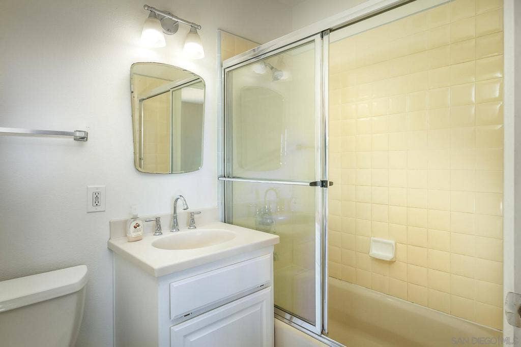 31973 Runway Drive, Valley Center, CA 92082