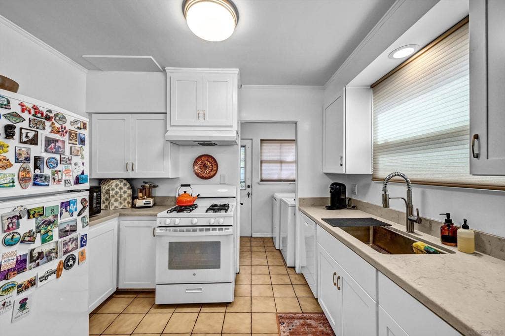 3319 Columbia St, San Diego, CA 92103 3319 Columbia St, San Diego, CA 92103