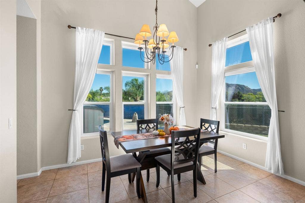 13654 Summer Glen Vista, El Cajon, CA 92021 Dining Room