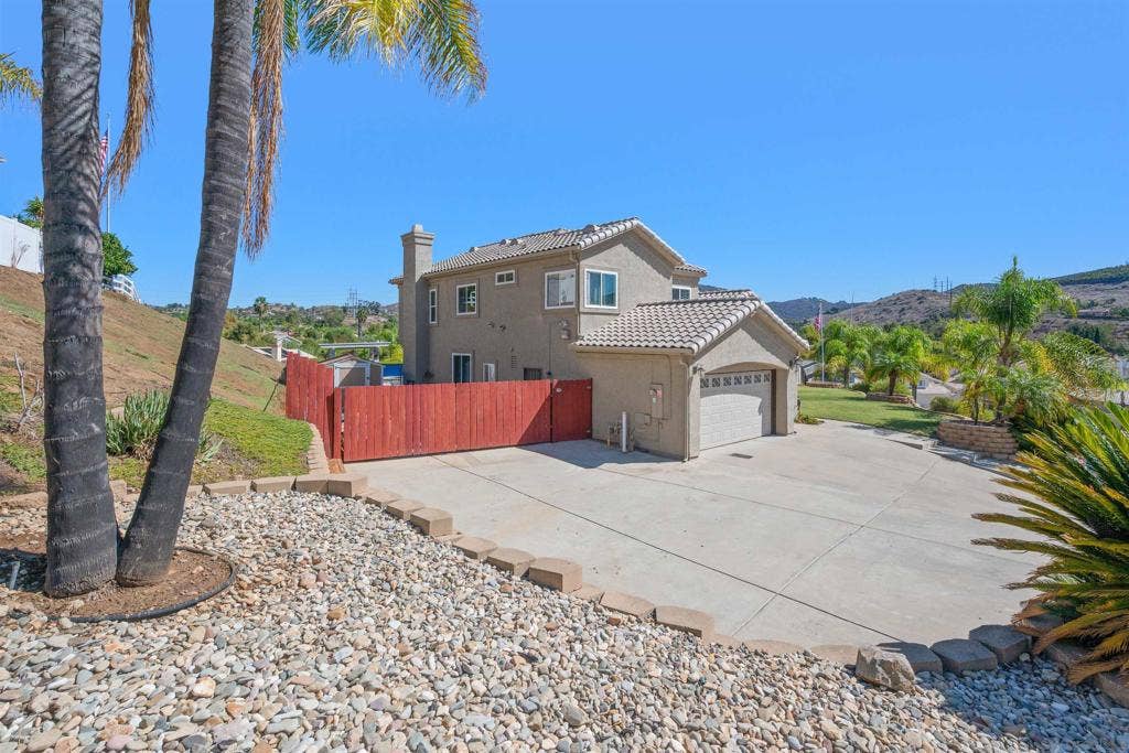 13654 Summer Glen Vista, El Cajon, CA 92021 13654 Summer Glen Vista, El Cajon, CA 92021