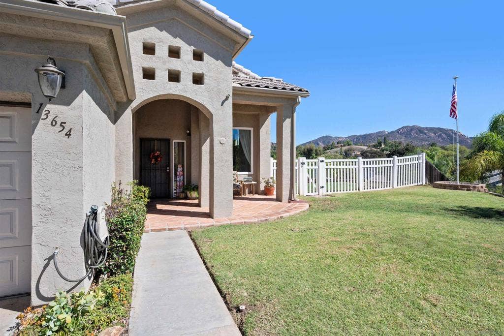 13654 Summer Glen Vista, El Cajon, CA 92021 13654 Summer Glen Vista, El Cajon, CA 92021