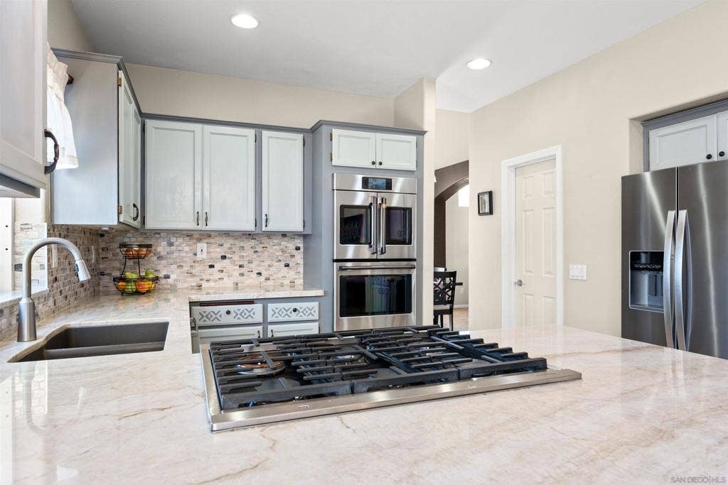 13654 Summer Glen Vista, El Cajon, CA 92021 13654 Summer Glen Vista, El Cajon, CA 92021