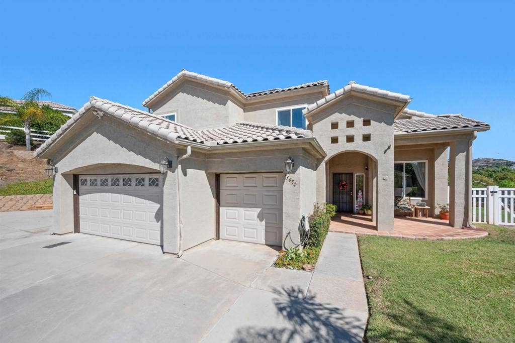 13654 Summer Glen Vista, El Cajon, CA 92021 13654 Summer Glen Vista, El Cajon, CA 92021