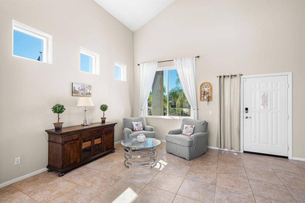 13654 Summer Glen Vista, El Cajon, CA 92021 Living Room