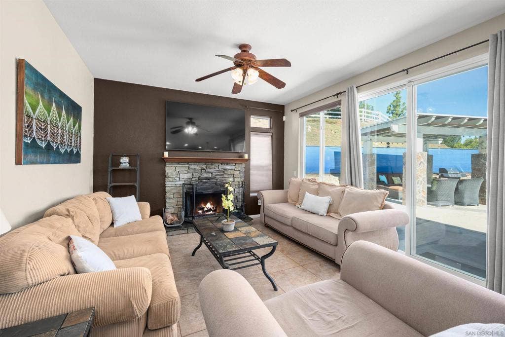 13654 Summer Glen Vista, El Cajon, CA 92021 Family Room