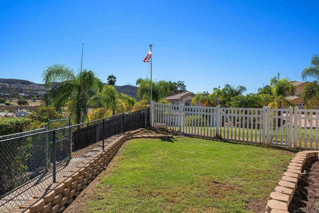 13654 Summer Glen Vista, El Cajon, CA 92021 13654 Summer Glen Vista, El Cajon, CA 92021