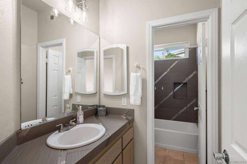 13654 Summer Glen Vista, El Cajon, CA 92021 13654 Summer Glen Vista, El Cajon, CA 92021