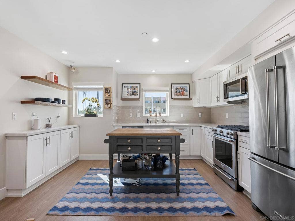 1952 Hornblend St, #6, San Diego, CA 92109