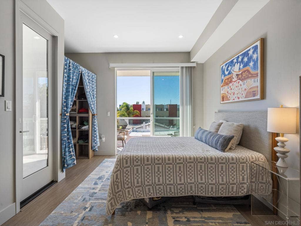 1952 Hornblend St, #6, San Diego, CA 92109