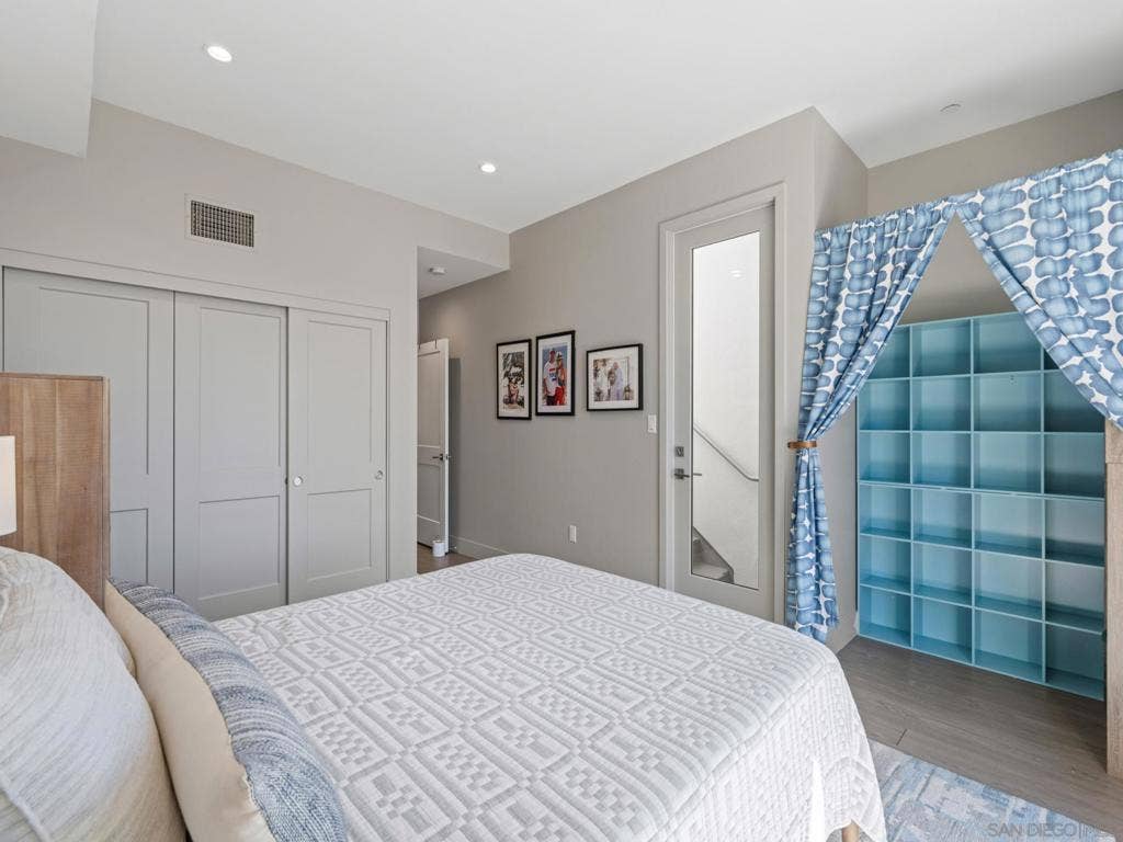 1952 Hornblend St, #6, San Diego, CA 92109