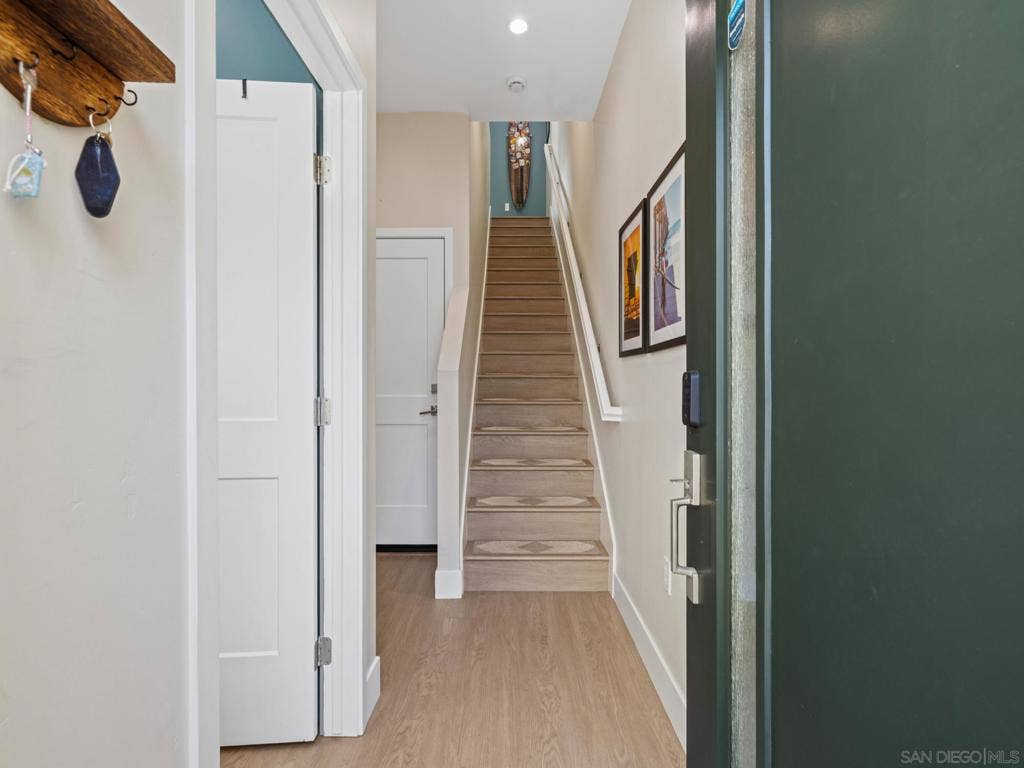 1952 Hornblend St, #6, San Diego, CA 92109