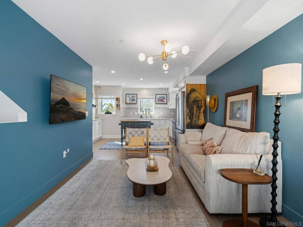 1952 Hornblend St, #6, San Diego, CA 92109